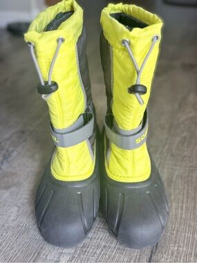 Sorel Youth Winter Boots Size 7 Waterproof Insulated Lime Gray Snow Boots